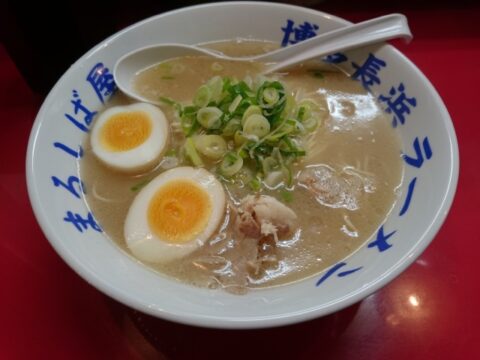 元祖まるしば屋のラーメン味玉入り