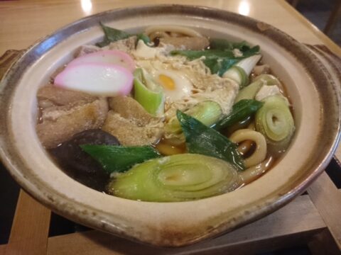 弥冨一八の鍋焼きうどんの太いネギ