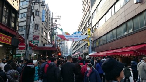 食堂かつやの店舗前