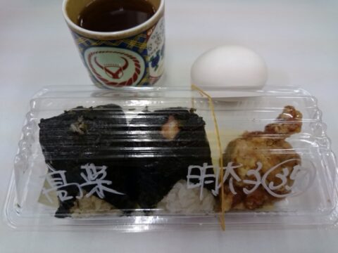 おにぎりまさのおにぎりと持ち帰った卵