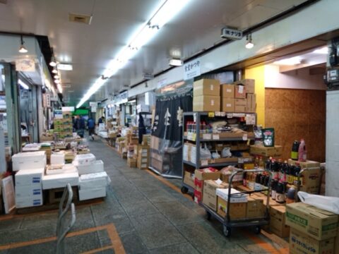 柳橋食品ビルの食堂かつや外観