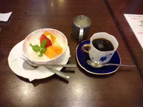 みやちょうのハヤシとカレーのハーフアンドハーフ