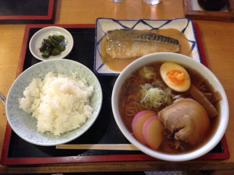 小出屋のサバ味噌煮