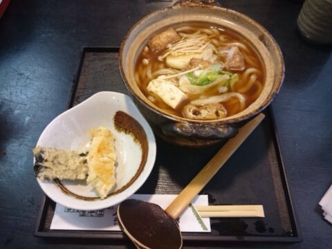 一八本店の鍋焼きうどん