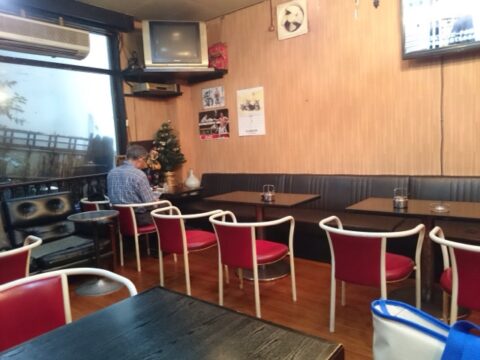 IMARIの店内と珈琲チケット