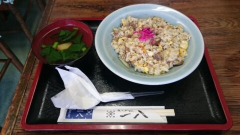 ナプキンに包まれたスプーン