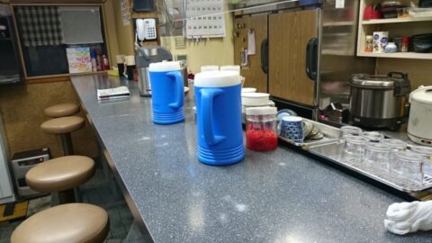 しのだの店内カウンター