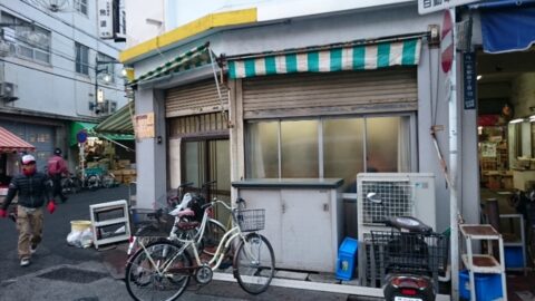 魚源食堂へ向かう柳橋中央市場