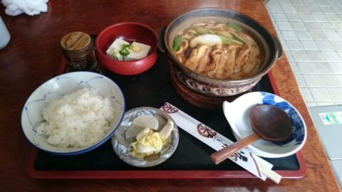 亀城一八の味噌煮込み定食