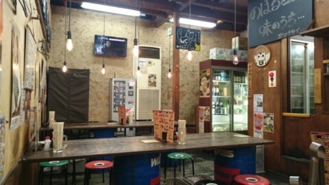 尾毛多セコ代の店内