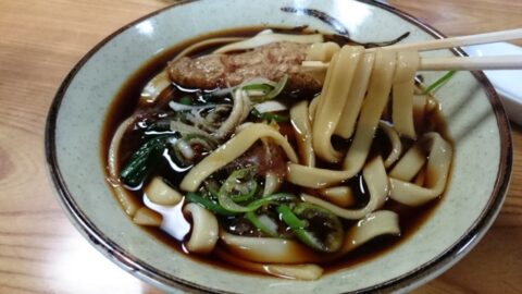 甘い揚げ入りの柳橋一八のきしめん
