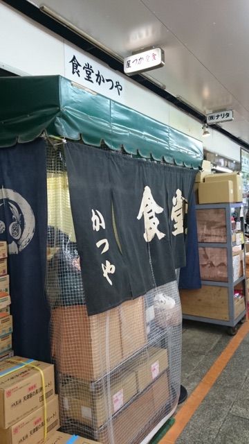 食堂かつやへの通路