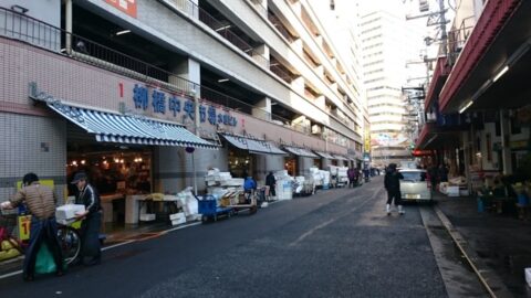 柳橋中央市場の魚源食堂外観