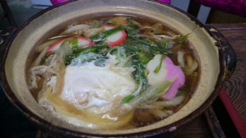 具の入った鍋焼きうどん