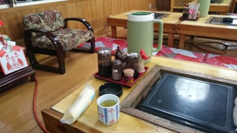 釜揚げ用コンロのあるテーブル