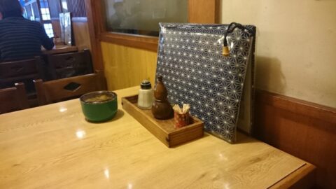 浅ひろ本店の店内テーブル