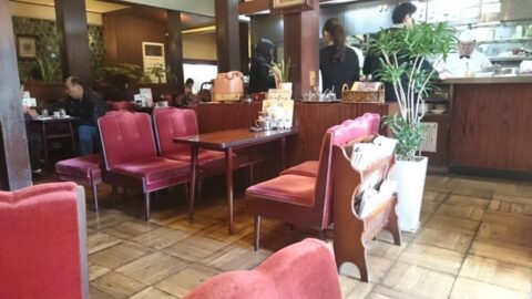 コンパル大須本店の店内