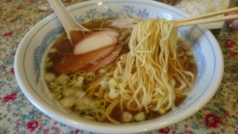 一正亭の中華そばの麺とスープ