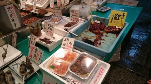 市場の面影を残す錦市場の店