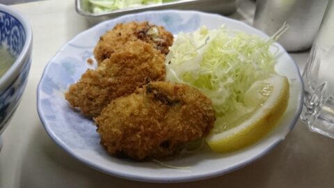 食堂かつやのカキフライとコロッケ