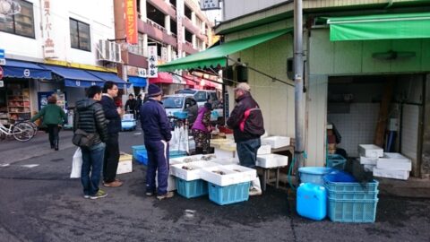 柳橋中央市場の貝屋