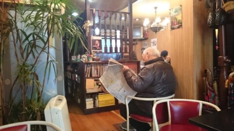 IMARIの店内入口席