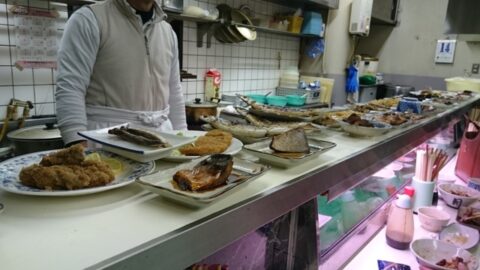 思い出深い天末食堂の店内