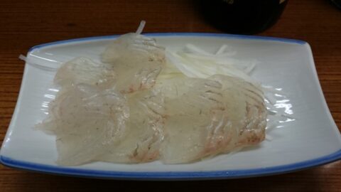 魚源食堂のヒラメ刺身