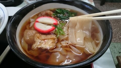 幅広で薄いきしめん