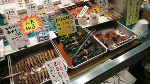 京都らしい商品が並ぶ店頭