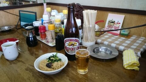 魚一食堂の煮物とビール