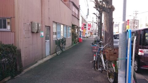 魚一食堂の店舗前