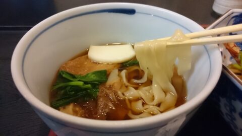 花かつおと油揚げ入りのきしめん