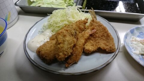 アジとカキとアカシャエビとキスのフライ