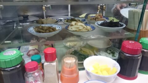 食堂かつやの店内