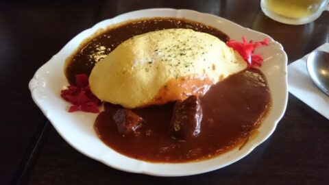 オムライスのカレーとハヤシ合がけ