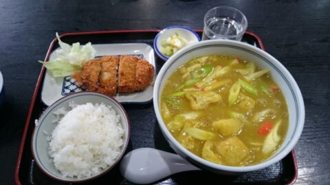 カレーうどんとミンチカツと小ライス