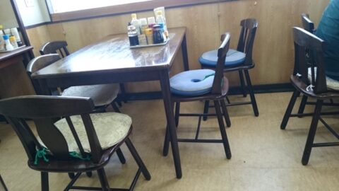 魚一食堂の店内