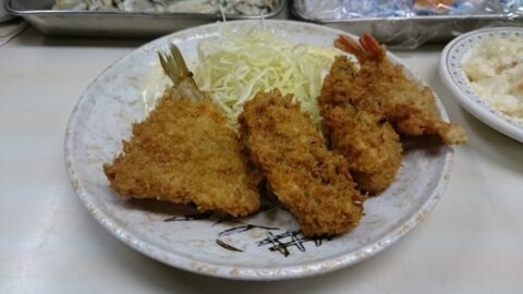 キスと牡蠣とアカシャエビのミックスフライ