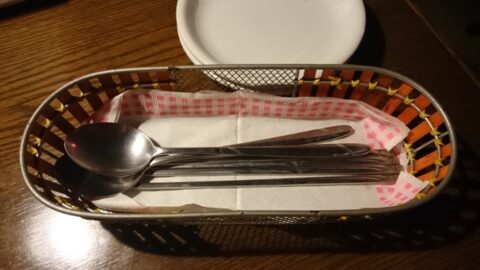 かんから家のテーブル食器