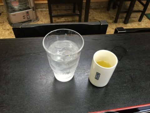 大村庵のお茶とお冷