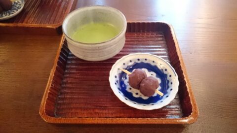 茶の実倶楽部の茂助だんご