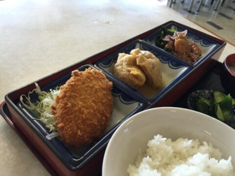 肉コロッケ・信田煮・ホタルイカの三品定食