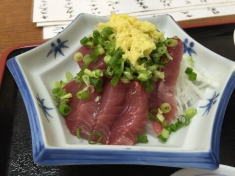 藤よしのかつを刺