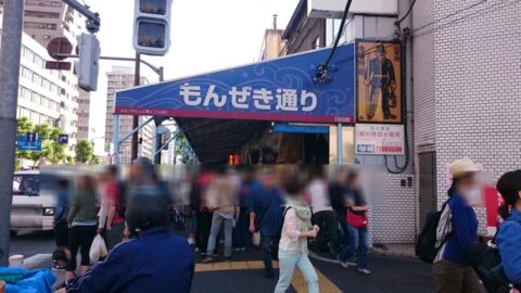 混雑する築地もんぜき通り