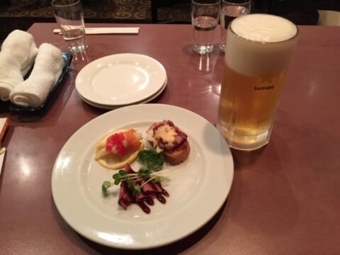 お任せ3品盛りとビール