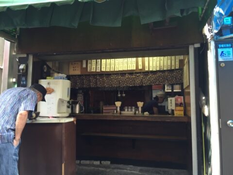 立ち食いそば一八の店内