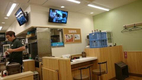 テレビのある吉野家の店内