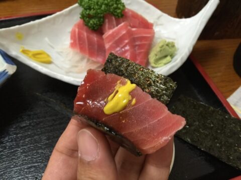 からしを添えた中トロ刺身