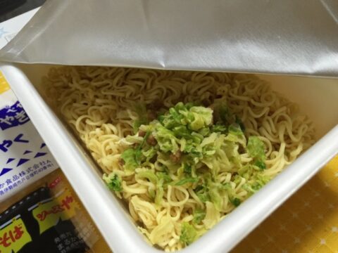 ペヤングのキャベツ入りかやく